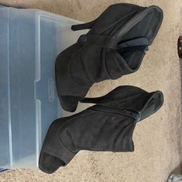 Gray Ankle Open Toe Shoes - Picture 2 of 6